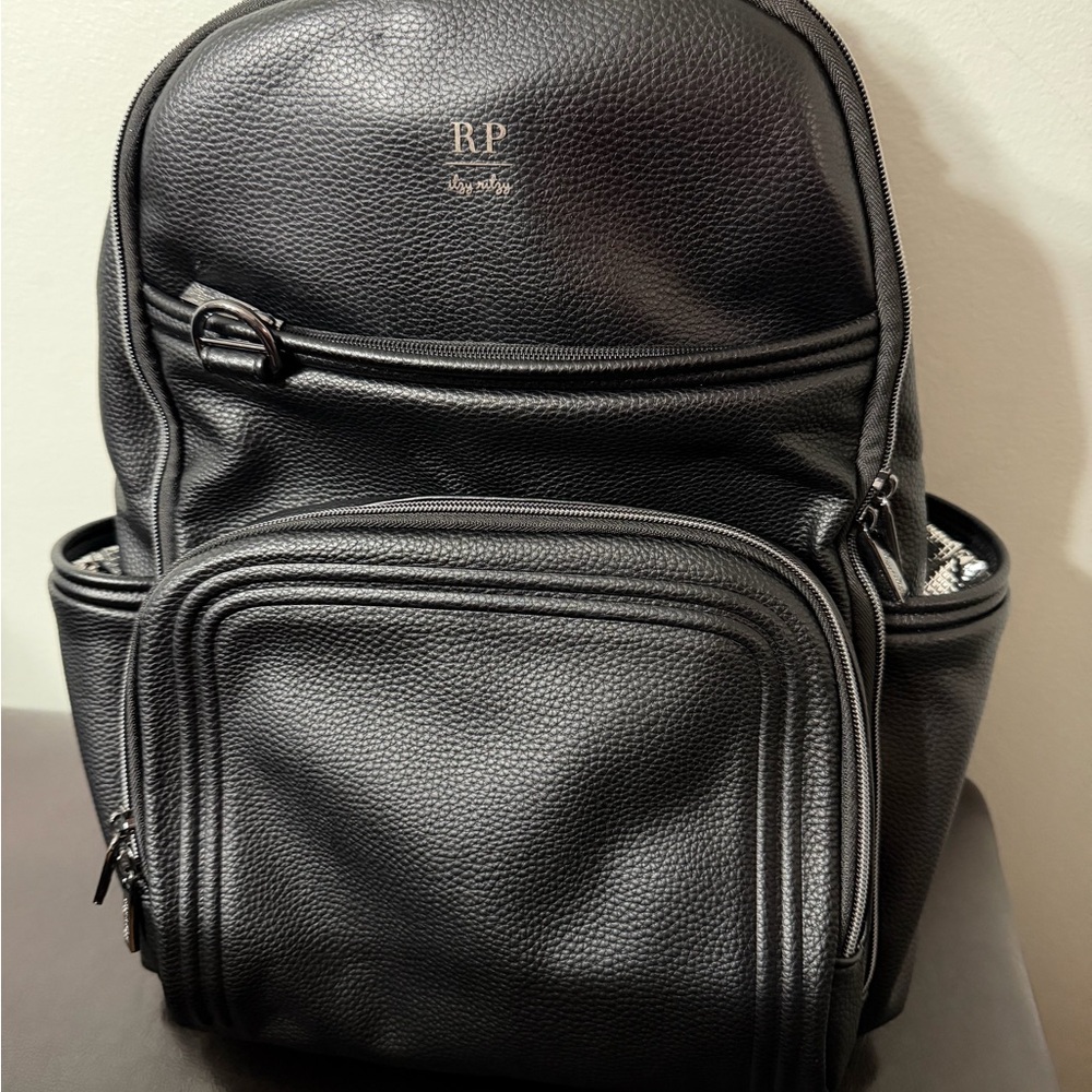 Itzy Ritzy RP black boss bag